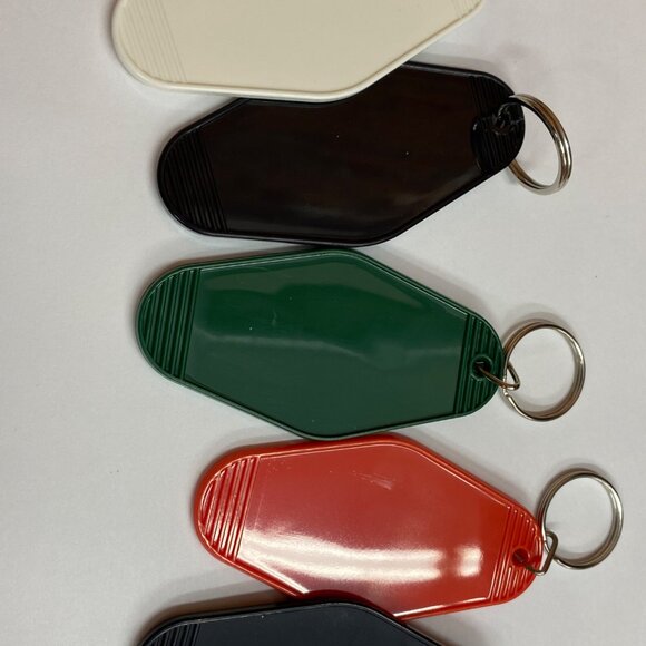 Set Of 5 Retro Motel Keychains With Festive Christmas Designs - Picture 8 of 8